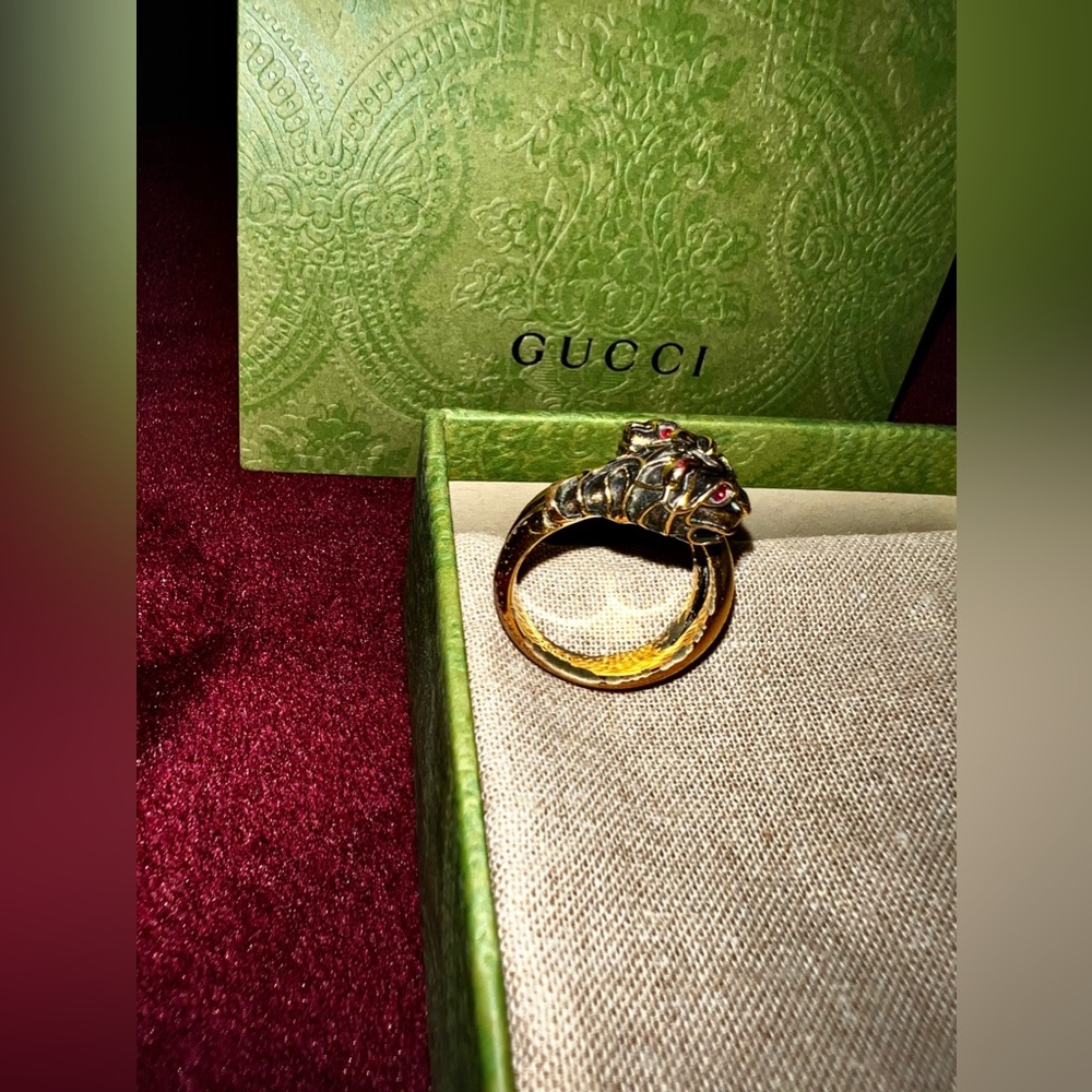 Gucci ‘Twist’ Tiger Head (Red Crystal Eyes) Double Banded Ring - Picture 9 of 13
